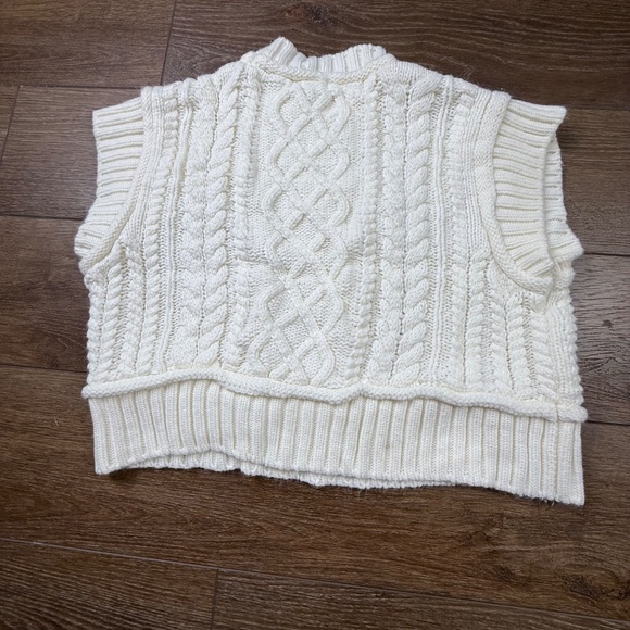 Marled Cream Cropped Sweater Vest Textured Size M Warm Fall Winter - Picture 4 of 9
